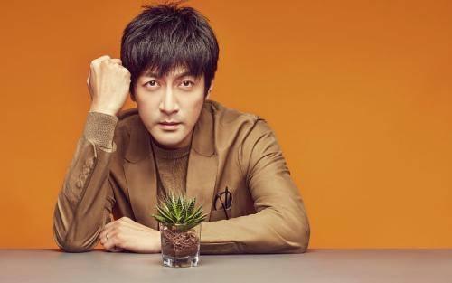 张鲁一背景,从舞台到荧幕，演绎人生百态的跨界艺术家